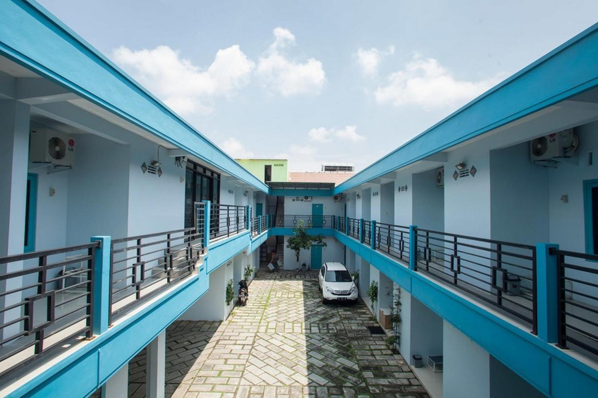 Reddoorz Syariah At Kartohardjo Madiun Hotell Exteriör bild