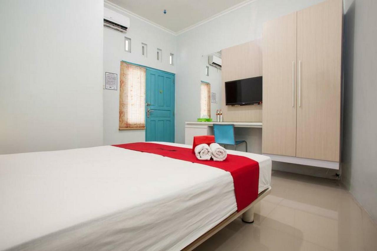 Reddoorz Syariah At Kartohardjo Madiun Hotell Exteriör bild