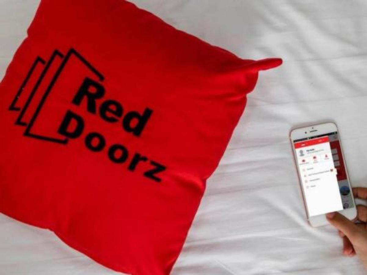 Reddoorz Syariah At Kartohardjo Madiun Hotell Exteriör bild