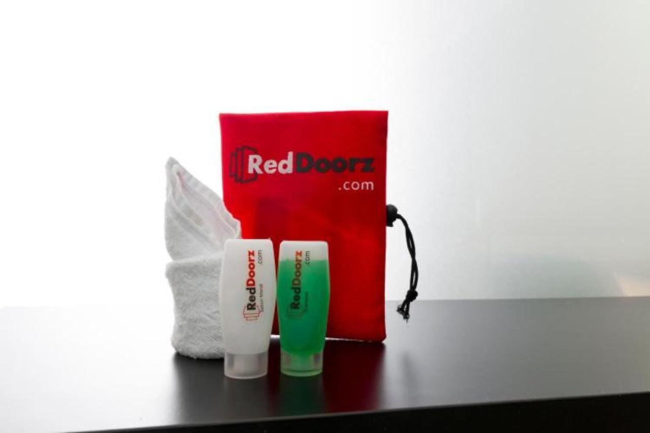 Reddoorz Syariah At Kartohardjo Madiun Hotell Exteriör bild